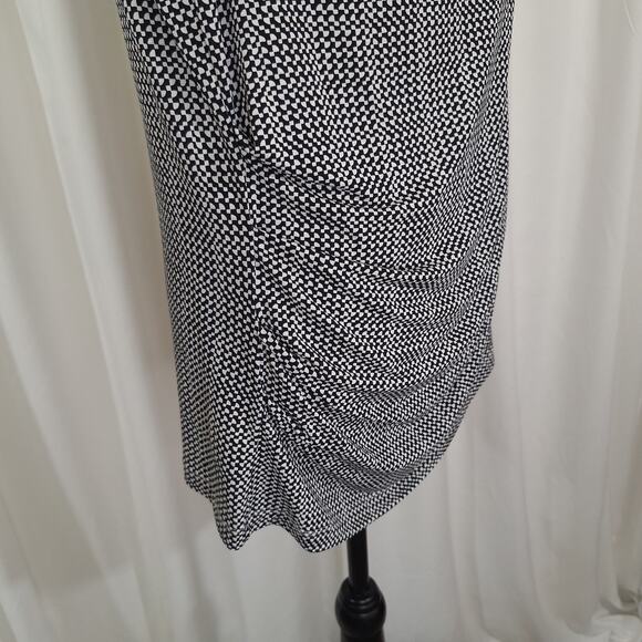 Coldwater Creek Women's sz L/14 Sleeveless Drape Neck Black & White Rushed Top - Picture 5 of 16